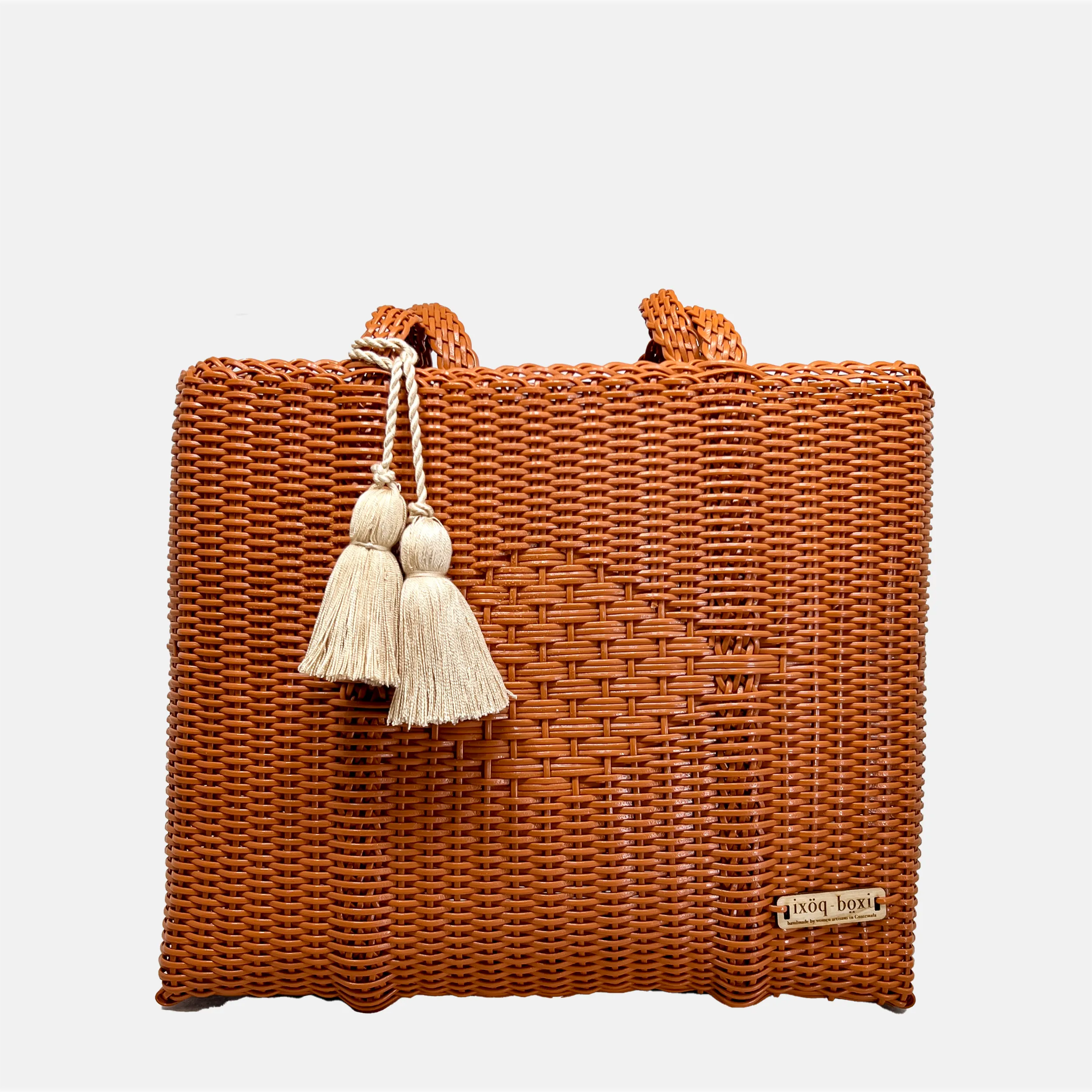 cesta tote ~ medium ~ solid ~ unlined