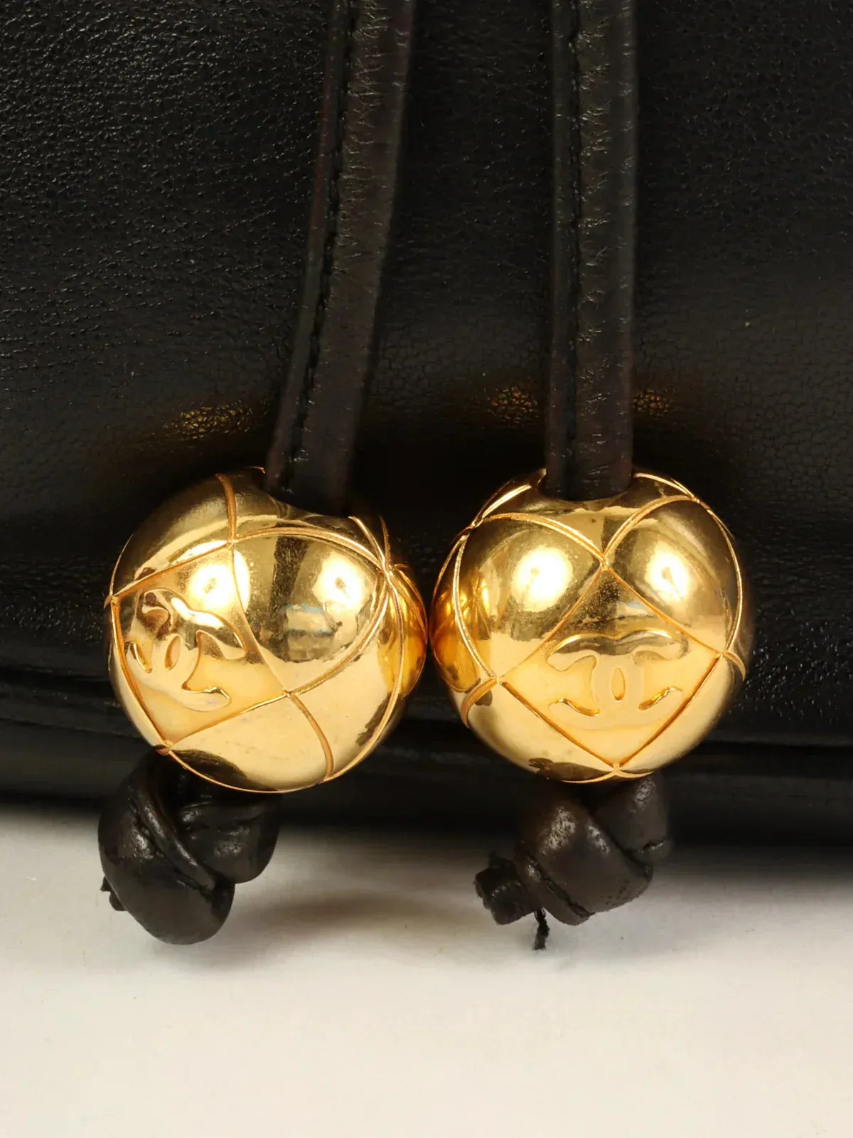 CHANEL Around 1995 Made Turn-Lock Mini Drawstring Shoulder Bag With Pouch Black