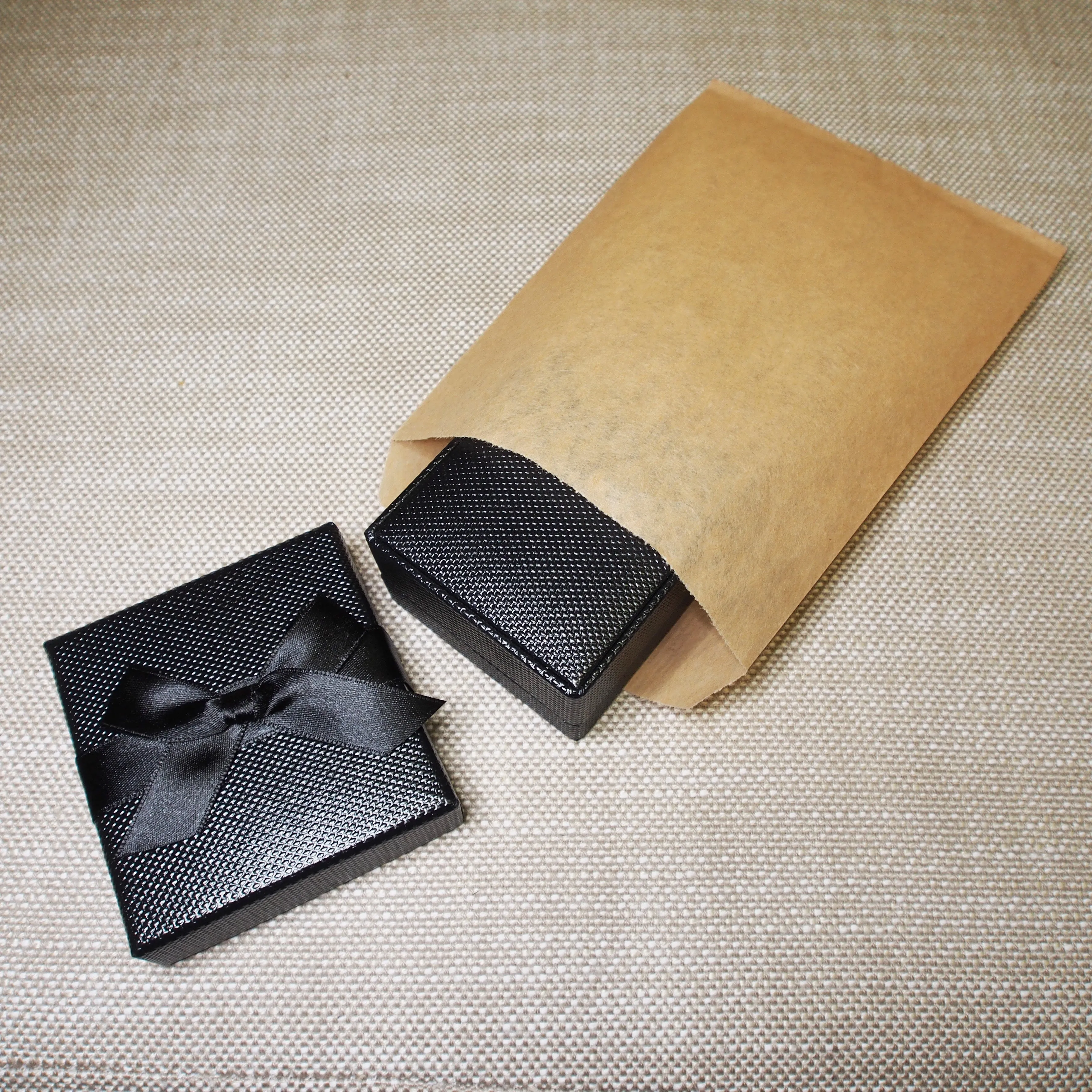 Plain White or Brown Kraft Paper Bags - 100Bags/Pack - Multiple Sizes
